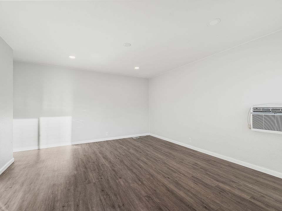 1st image of 44648 Cedar Ave #44648