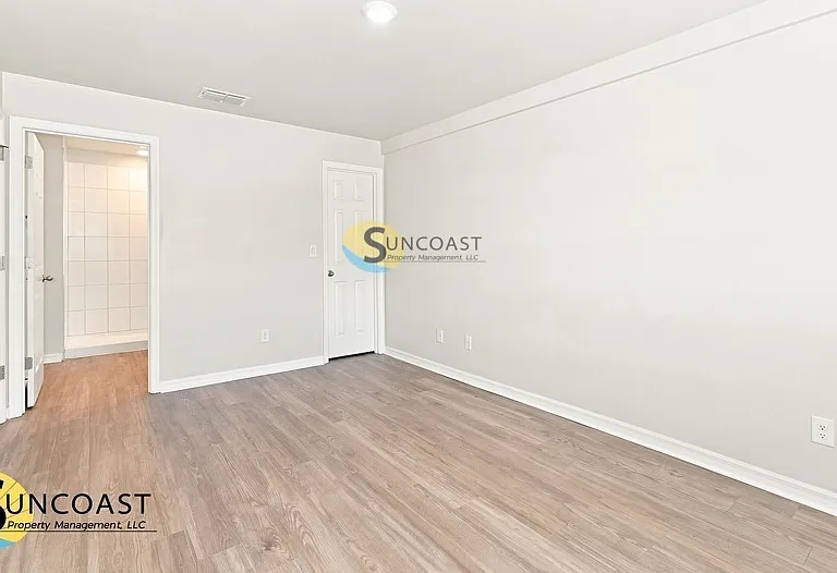 306 Urbana St — Photo 16