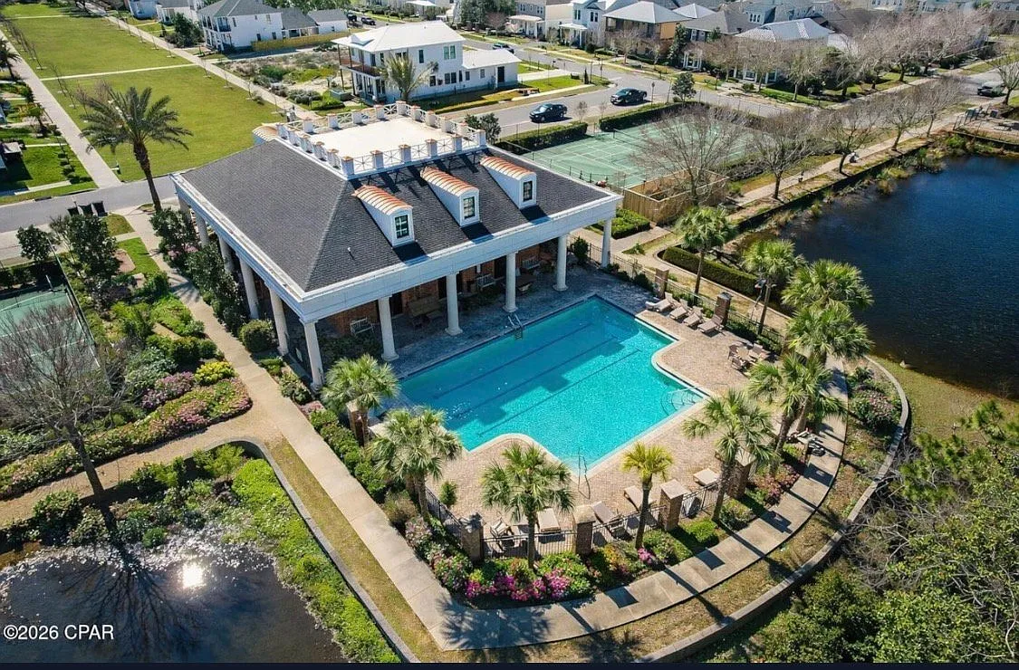 Private Furnished Carriage House | Walk to Beach | Utilities Included — Photo 1