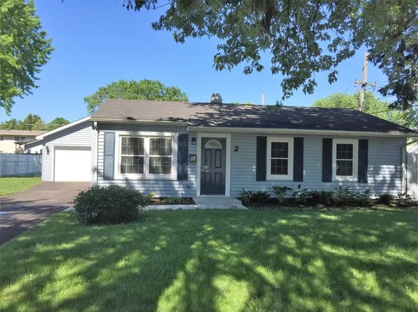 2 Sweetbriar Ct, South Elgin, IL 60177