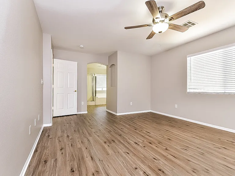9896 Erins Grove Ct — Photo 10