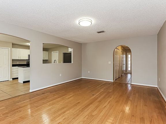 5th image of 58 Reeding Ridge Dr W