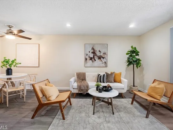 7405 Charmant Dr #2208, San Diego, CA 92122