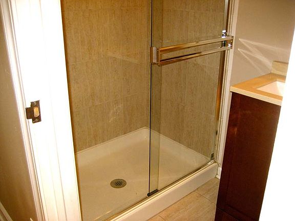 Full Shower 2nd Bathroom
