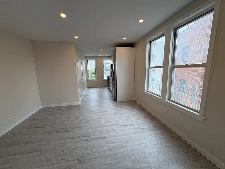 3068 45th St #3RR — Photo 4