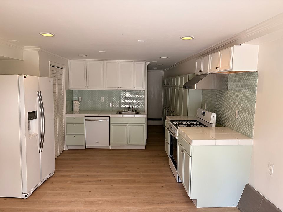 1st image of 408A Shields St #A