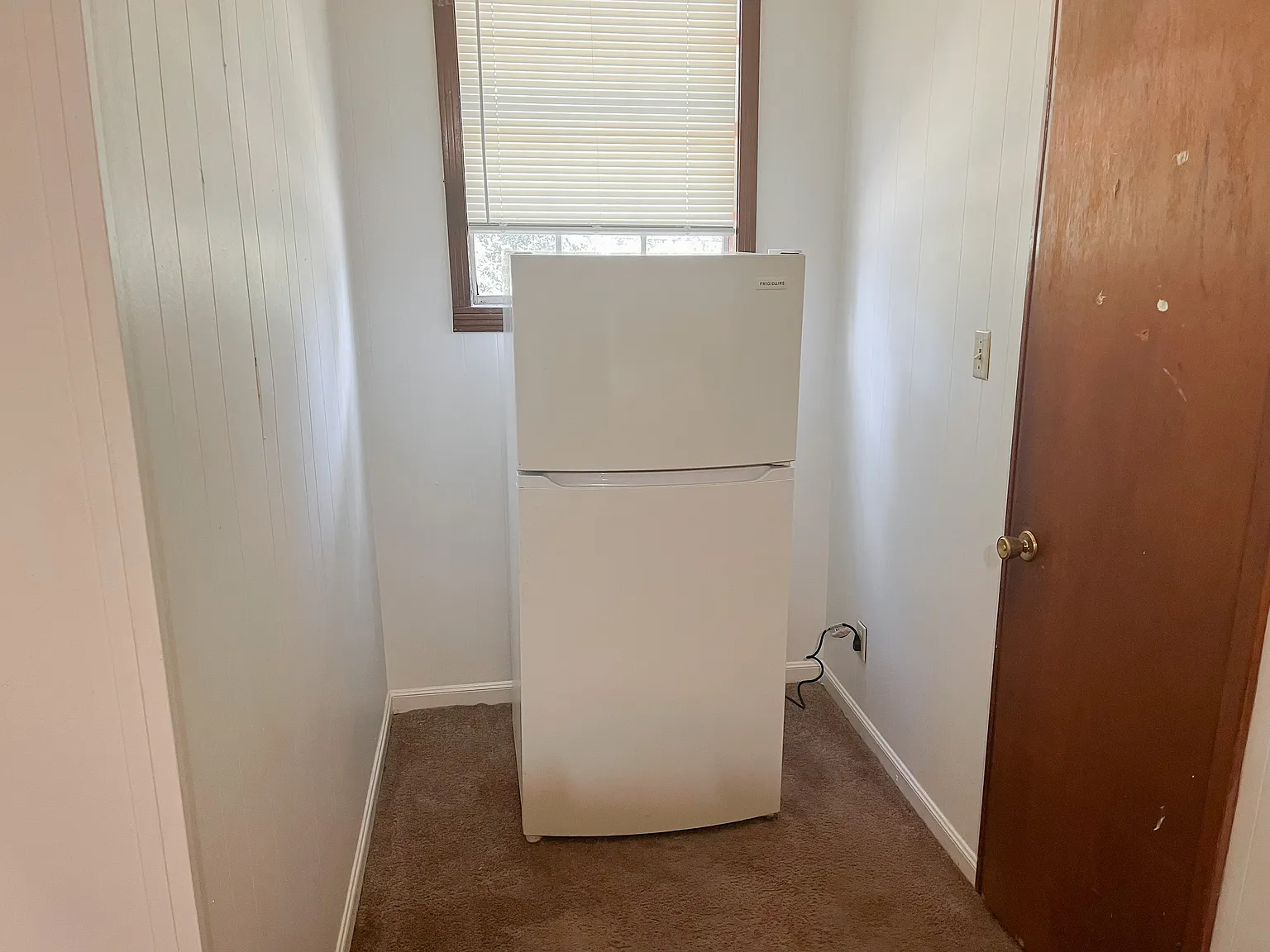 Studio, 120 sqft, $380 — Photo 3