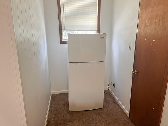 3rd image of 812 Topsy Rd #8