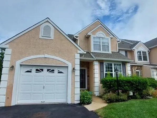 30 Wheatsheaf Ln, Eagleville, PA 19403