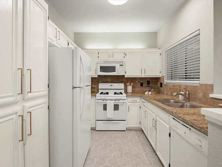 36992 Meadowbrook Cmn #102 — Photo 24