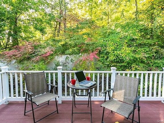 4th image of 31 Wyldwood Dr