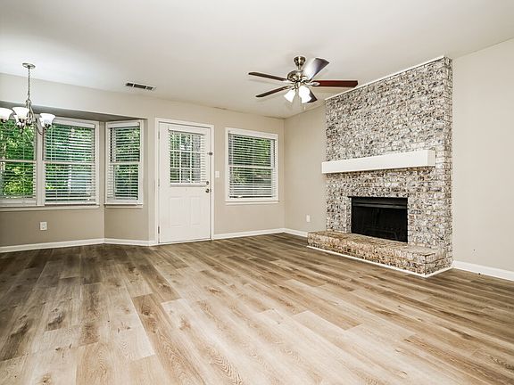 4th image of 3811 Eden Glen Dr SE