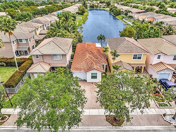 3rd image of 5470 NW 93rd Terrace
