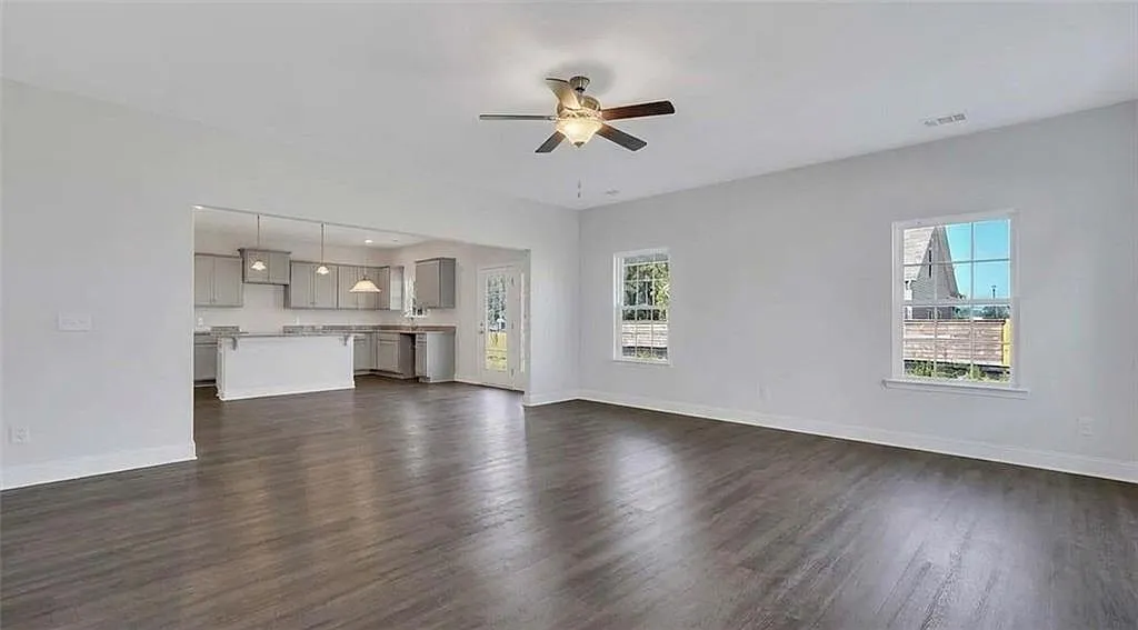 5 bed, 2.0 bath, 2708 sqft, $2,600 — Photo 3
