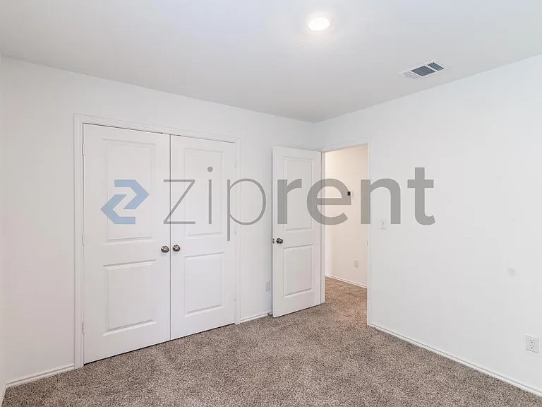 889 Powell St — Photo 11