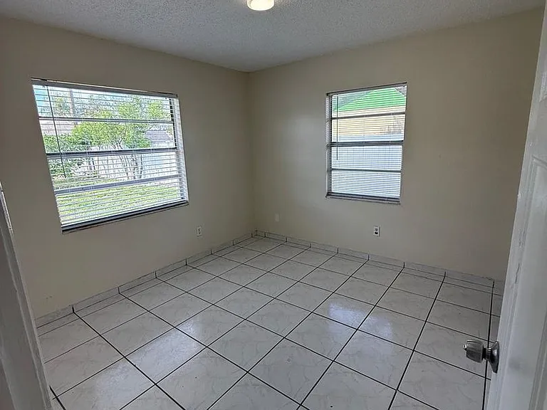 204 La Paz Dr — Photo 24