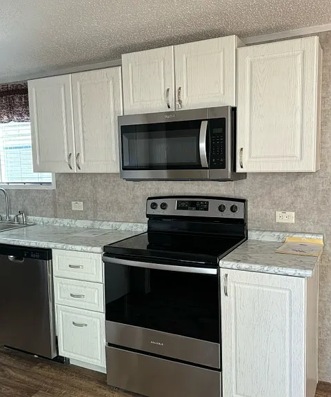 606 River Rd #18 — Photo 2