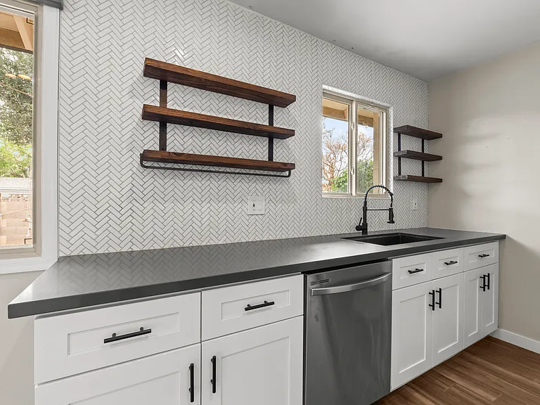 1229 E Manhatton Dr — Photo 12