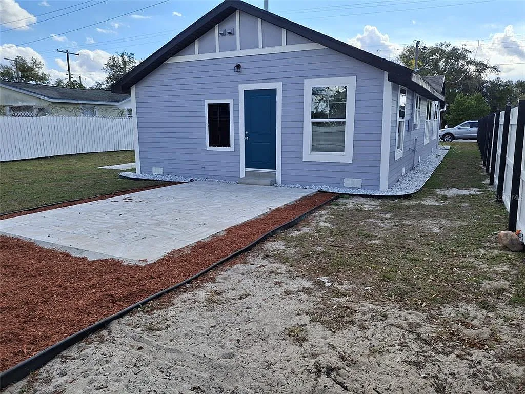 3 bed, 1.0 bath, 1152 sqft, $1,700 — Photo 4
