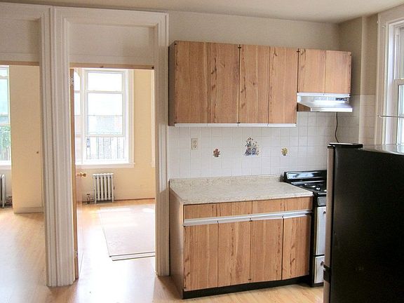 5th image of 3111 36th St APT 3F