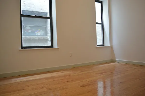 Rented by EXR | media 25