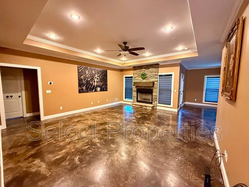 4 bed, 3.0 bath, 2580 sqft, $2,700 — Photo 2