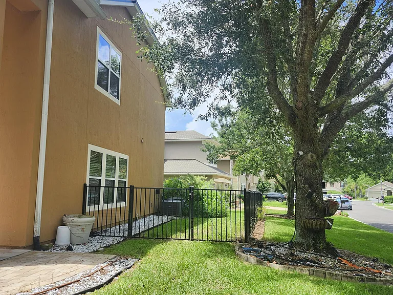 201 Edgeford Ct — Photo 33