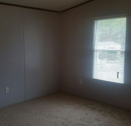 5th image of 390 West Ln