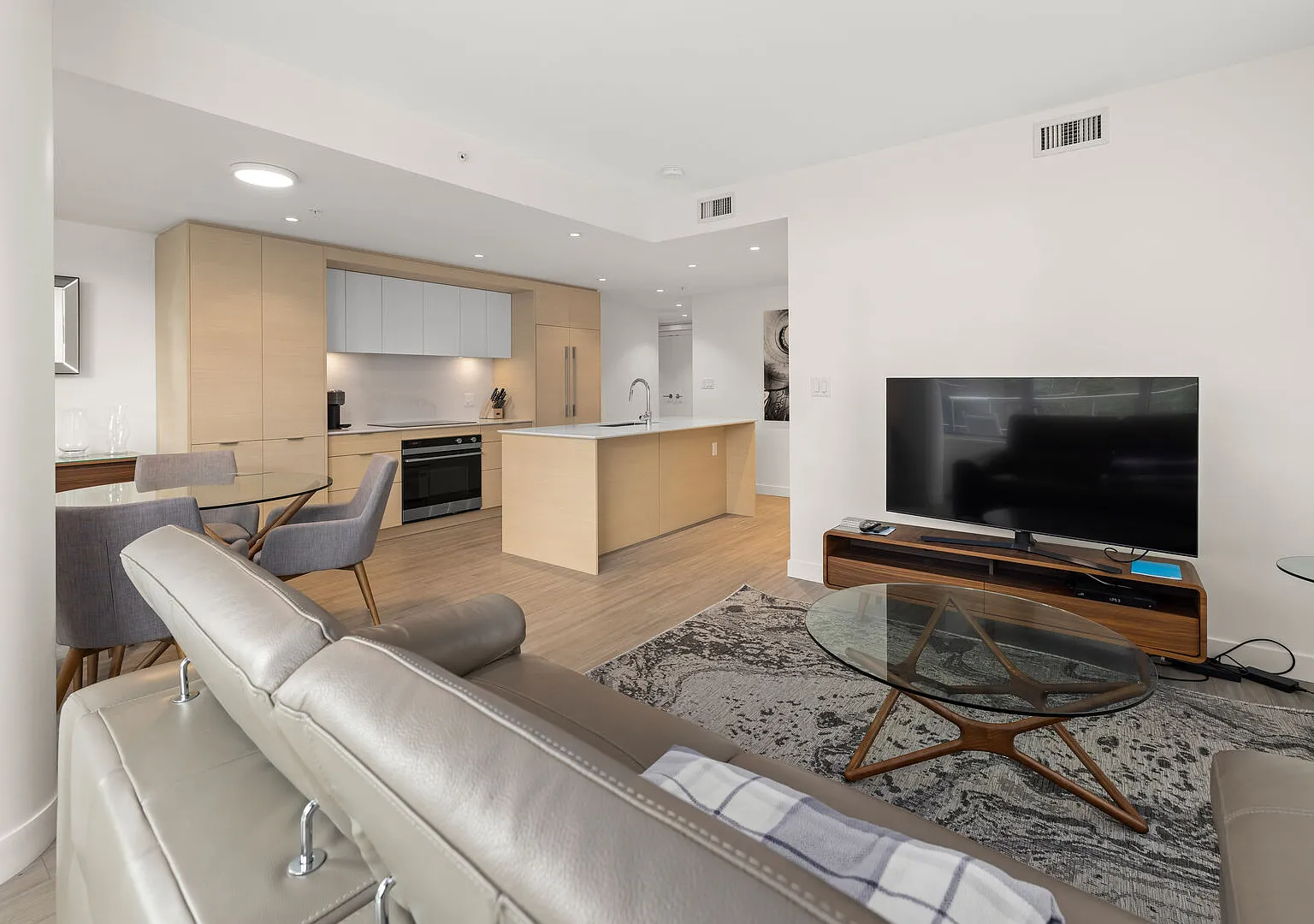 Yates Street Executive Suite - 848 Yates 403 - 403 — Photo 2