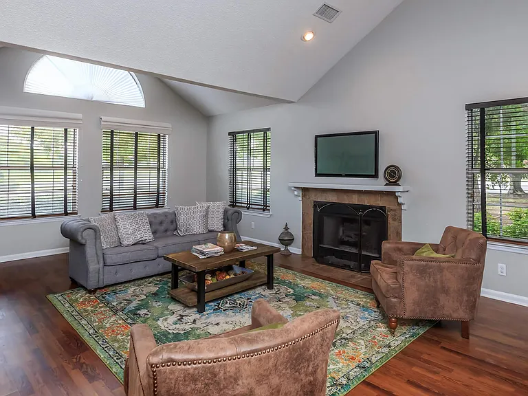 Summerlake Apartments — Photo 55