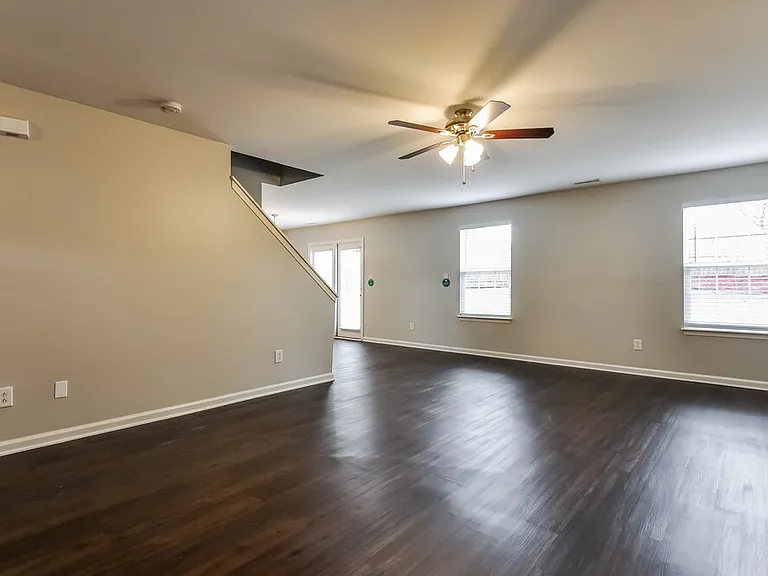 4027 Taylor Oaks Dr — Photo 2