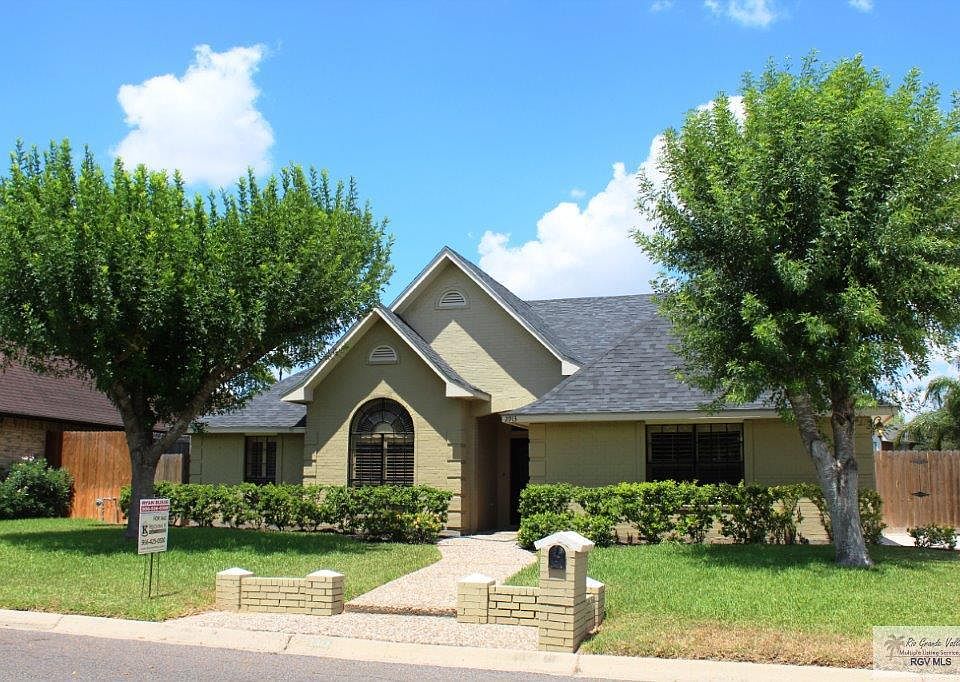 1st image of 2913 Pinehurst Dr