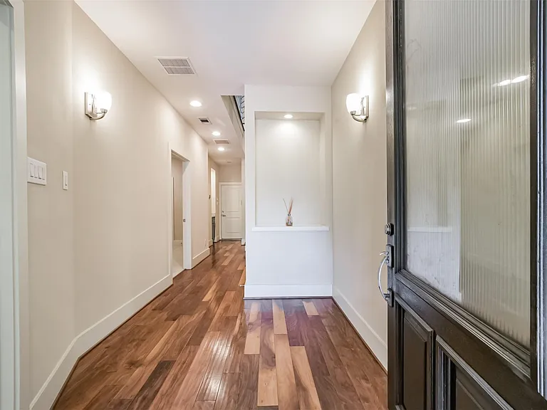 5425A Hidalgo St — Photo 2