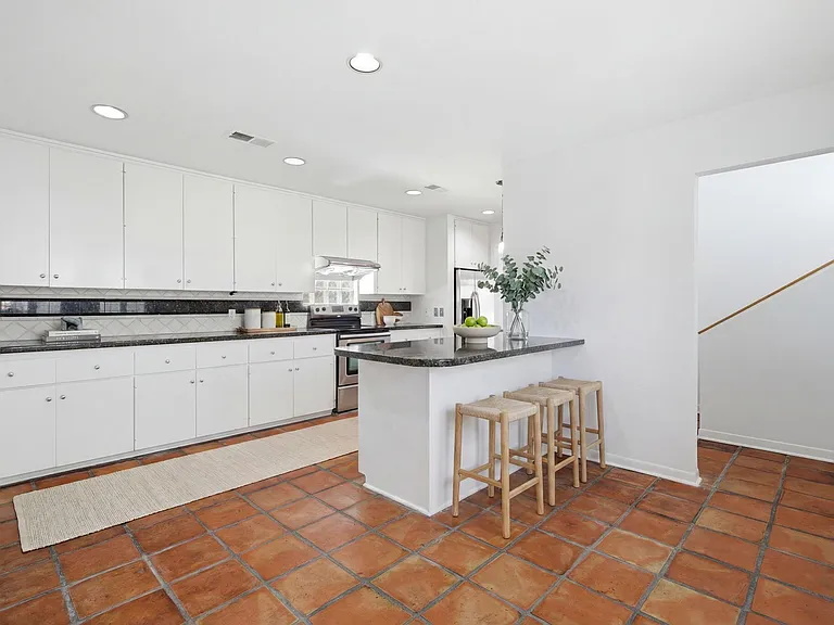 2810 Lake View Dr — Photo 41