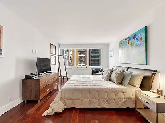 3rd image of 300 E 59th St APT 1002