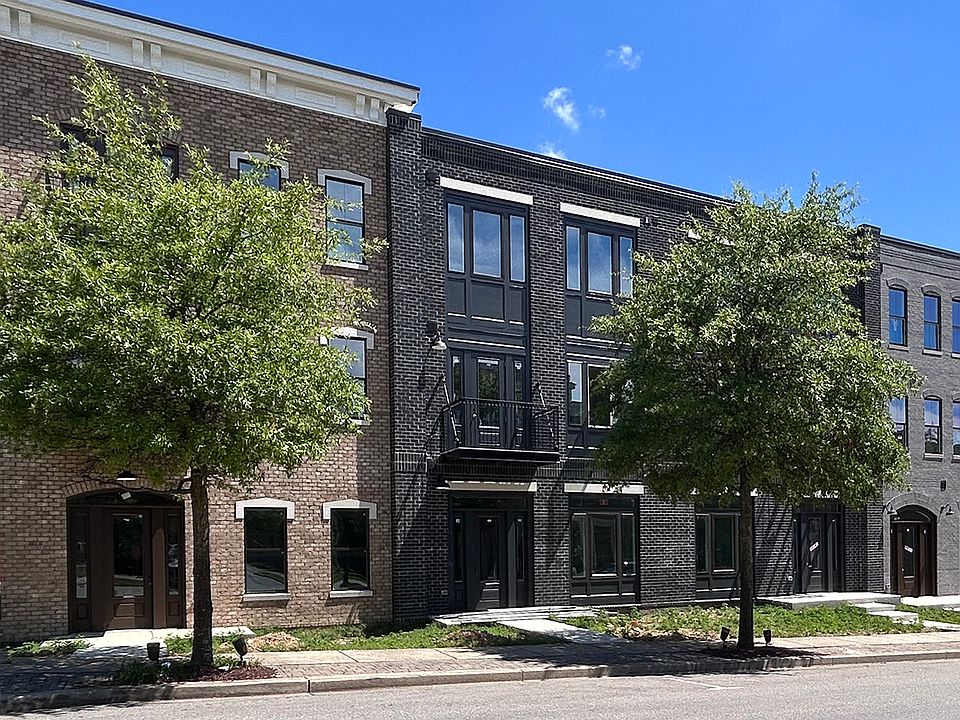 6020 Tollgate Blvd., Thompson s Station o Town Center Homes