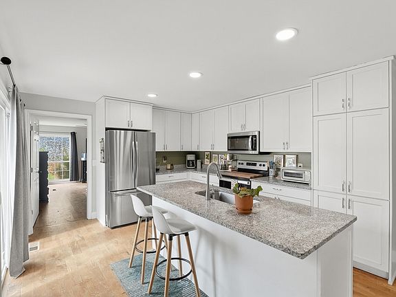 4th image of 244 Highwater Rd