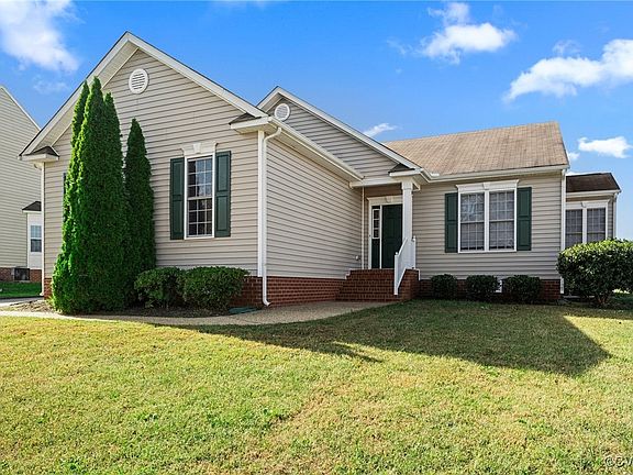 2nd image of 921 Winding Trail Ln