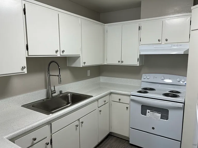 Taylor Garden Apartments — Photo 52