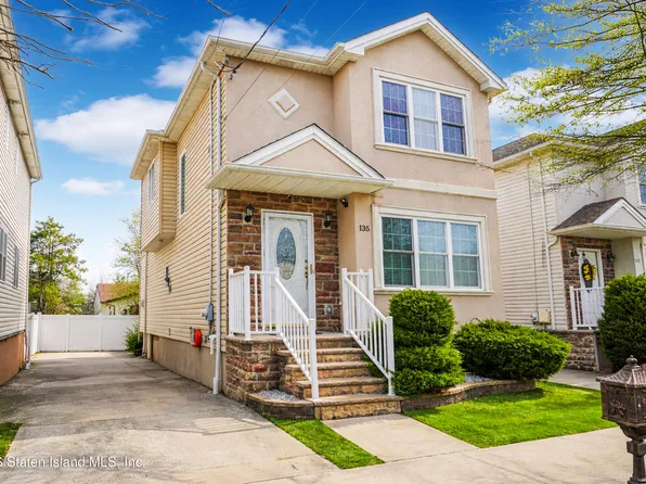 135 Roswell Ave, Staten Island, NY 10314
