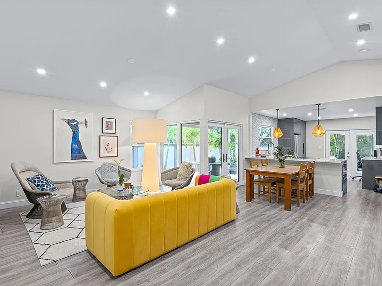 2474 Bedford Mews Dr — Photo 8