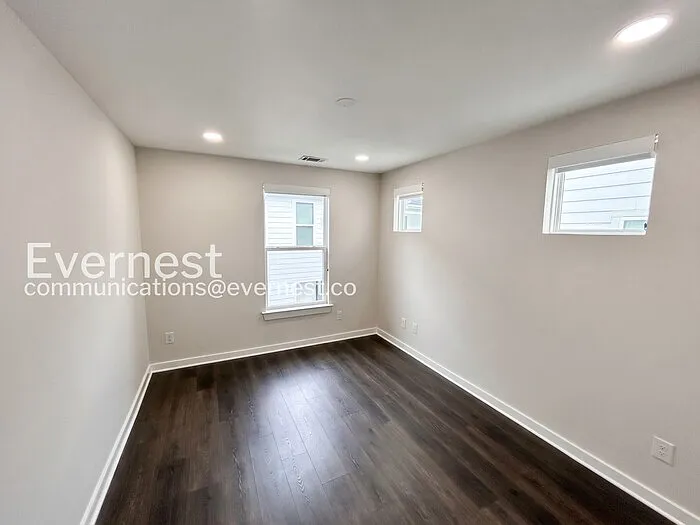 304 Jeffries Way — Photo 11
