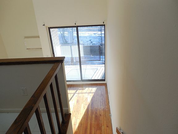 5th image of 585 N Railroad Ave APT 5F