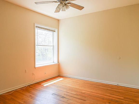 2nd image of 1248 W Montrose Ave APT 220
