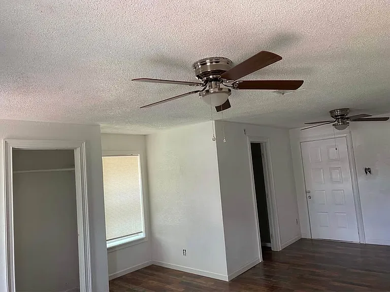 305 Downs Dr — Photo 18