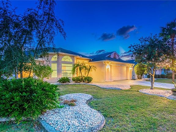 4th image of 304 Caloosa Woods Ln