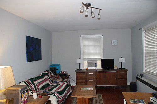 2nd image of 902 W 49th St