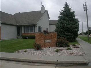 16 Crystal Ct, Bloomington, IL 61704