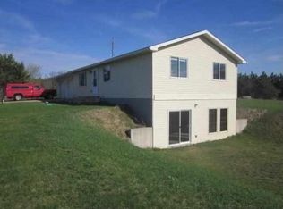 8995 4th Ave, Almond, WI 54909