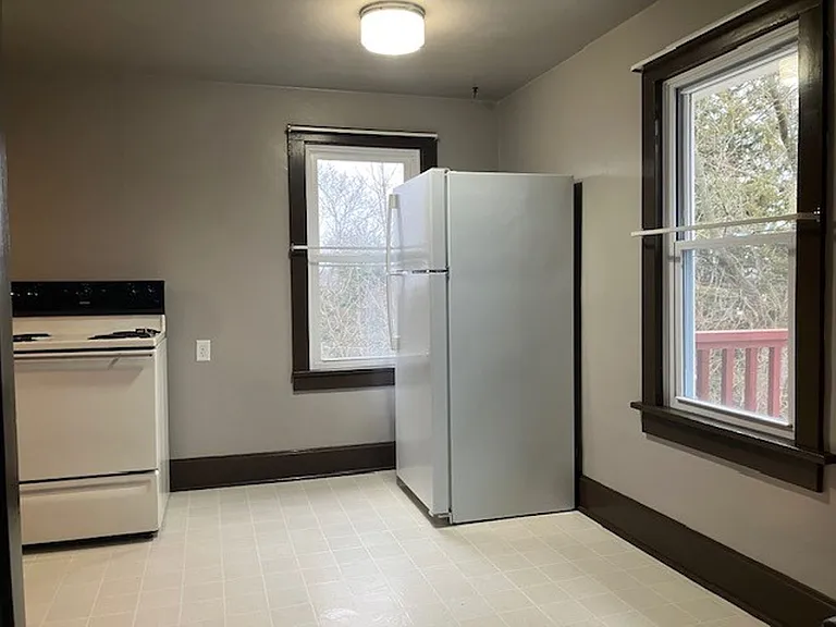 504 Storle Ave — Photo 6